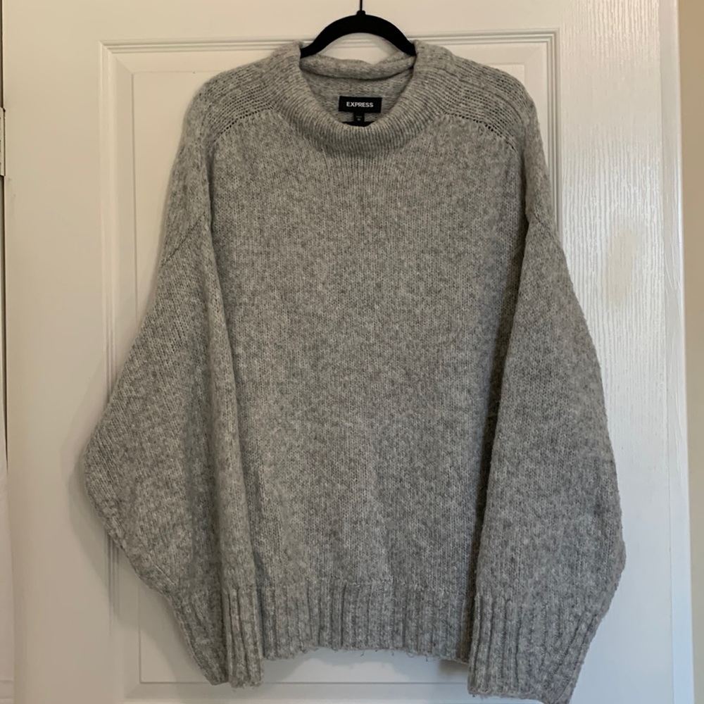 Express/ Xtra Large/ Scoop Neck/ Oversized Light Gray/ Knit Sweater